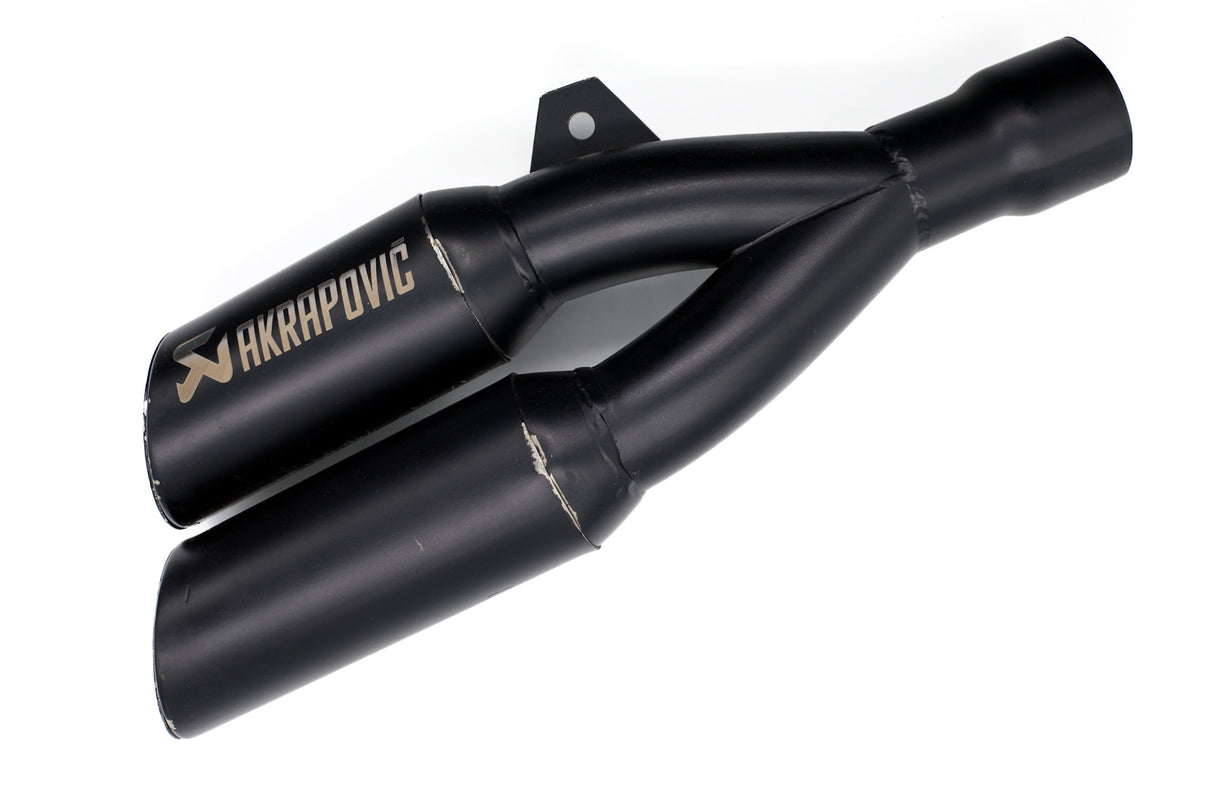 PIPETA AKRAPOVIC DOBLE SALIDA NEGRA