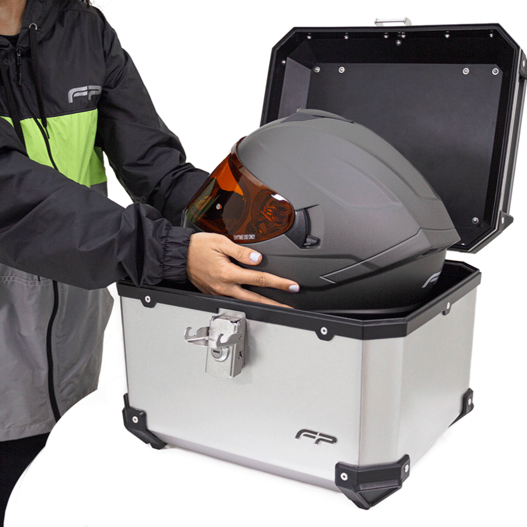 MALETA PLASTICA CUADRADA MAVERICK DE 40 LITROS GRIS
