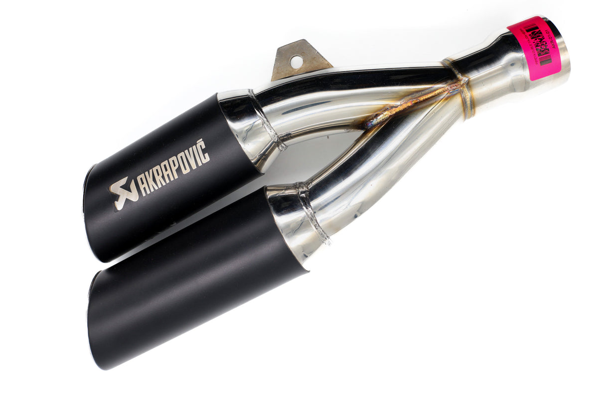 PIPETA AKRAPOVIC DOBLE SALIDA PLATEADA PUNTA NEGRA