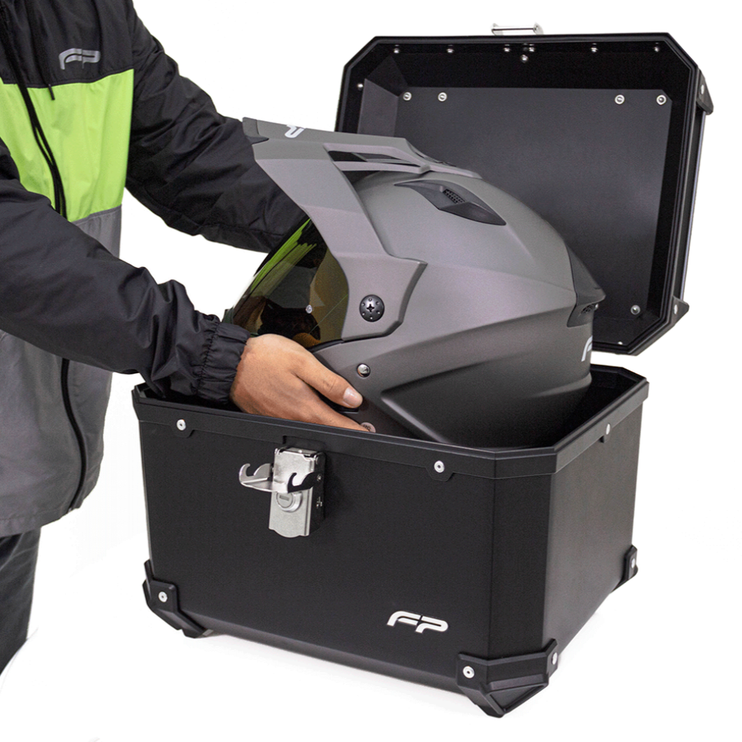 MALETA PLASTICA CUADRADA MAVERICK 2.0 DE 40 LITROS NEGRO