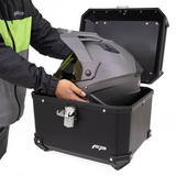 MALETA PLASTICA CUADRADA MAVERICK 2.0 DE 40 LITROS NEGRO